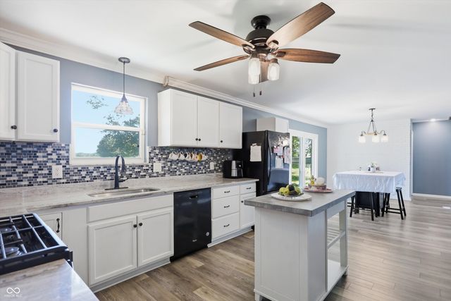 556 E 1000 N, Fortville, IN 46040