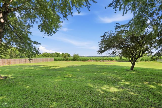 556 E 1000 N, Fortville, IN 46040