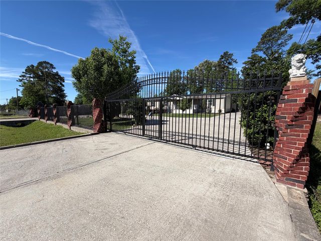 23943 Swallowtail Lane, New Caney, TX 77357