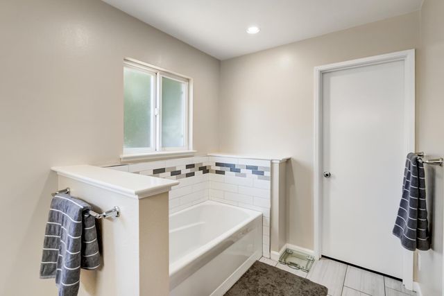 4472 Wyman Dr, Sacramento, CA 95821
