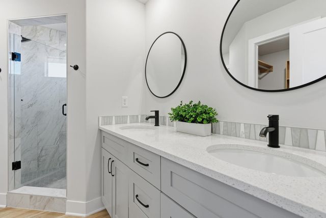 5425 N Saint Paul Ct, Wichita, KS 67204