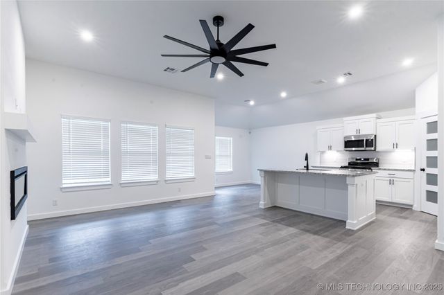 1412 E 150th Place S, Glenpool, OK 74033