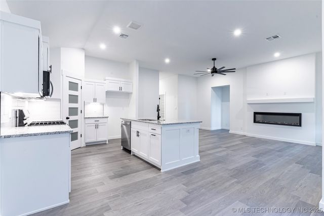 1412 E 150th Place S, Glenpool, OK 74033