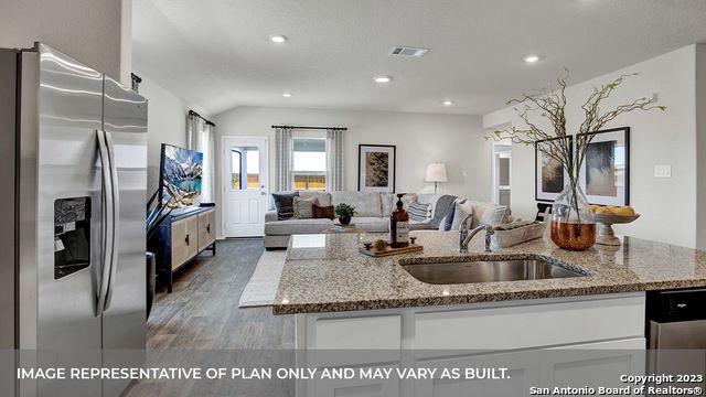 1008 VILLAGE RUN, Seguin, TX 78155