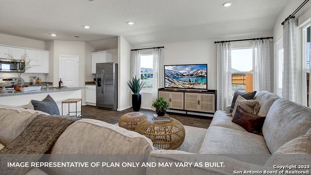 1008 VILLAGE RUN, Seguin, TX 78155