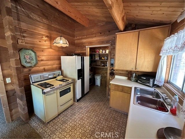 41267 Valley Of The Falls Drive, Forest Falls, CA 92339