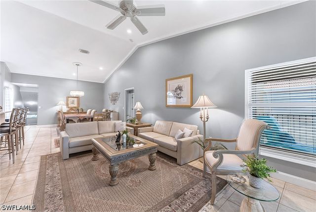 6835 Huntington Lakes CIR 201, Naples, FL 34119