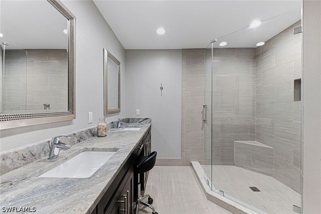 6835 Huntington Lakes CIR 201, Naples, FL 34119