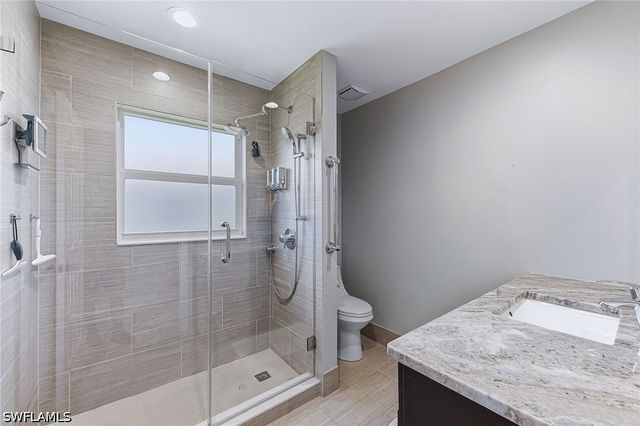 6835 Huntington Lakes CIR 201, Naples, FL 34119