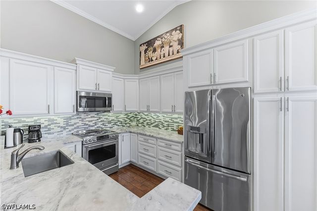 6835 Huntington Lakes CIR 201, Naples, FL 34119