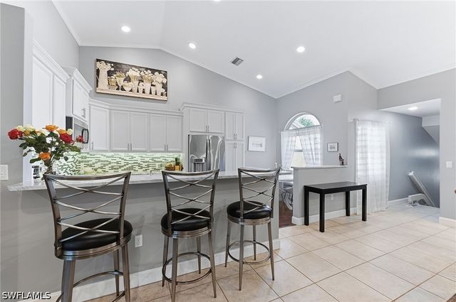 6835 Huntington Lakes CIR 201, Naples, FL 34119