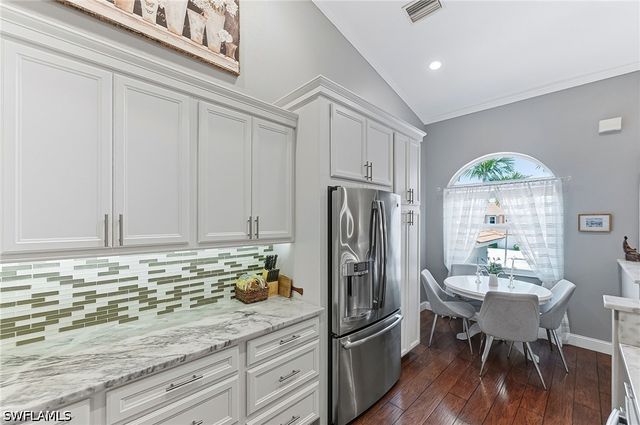 6835 Huntington Lakes CIR 201, Naples, FL 34119