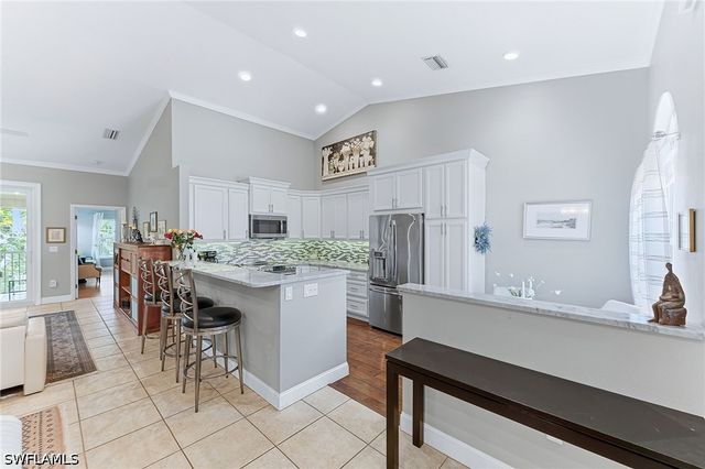 6835 Huntington Lakes CIR 201, Naples, FL 34119