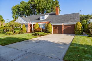 25 Atkinson Road, Rockville Centre, NY 11570