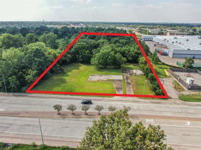 3302 Dixie Farm Road, Pearland, TX 77581