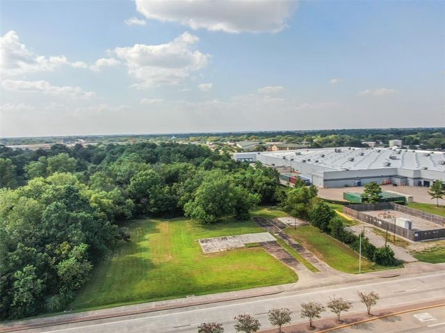 3302 Dixie Farm Road, Pearland, TX 77581