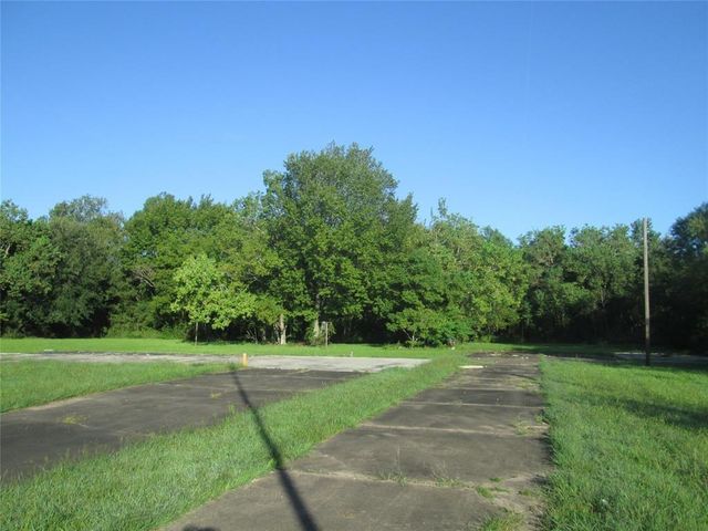 3302 Dixie Farm Road, Pearland, TX 77581