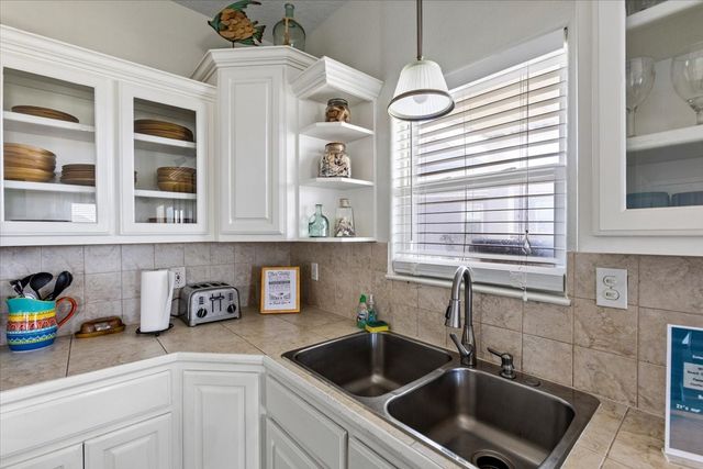 3240 Castle Drive, Crystal Beach, TX 77650