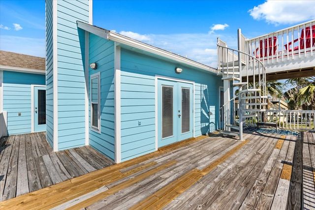 3240 Castle Drive, Crystal Beach, TX 77650