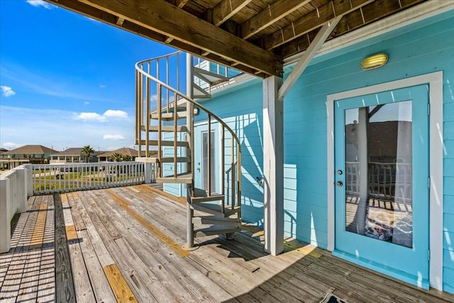 3240 Castle Drive, Crystal Beach, TX 77650