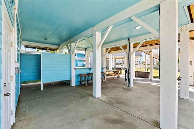 3240 Castle Drive, Crystal Beach, TX 77650