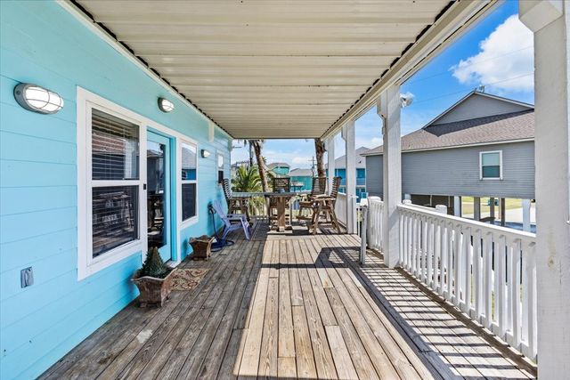 3240 Castle Drive, Crystal Beach, TX 77650