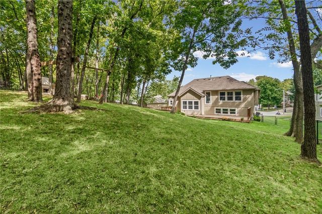 510 SW Foot Hill Drive, Grain Valley, MO 64029
