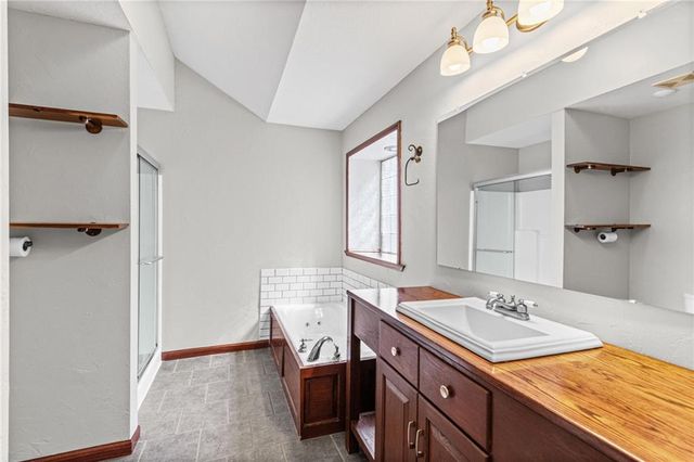 510 SW Foot Hill Drive, Grain Valley, MO 64029