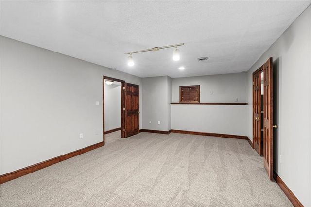 510 SW Foot Hill Drive, Grain Valley, MO 64029