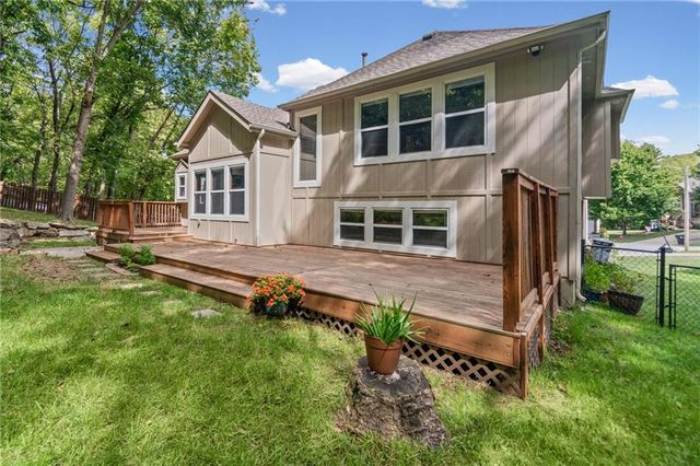 510 SW Foot Hill Drive, Grain Valley, MO 64029