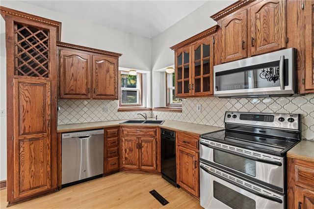 510 SW Foot Hill Drive, Grain Valley, MO 64029
