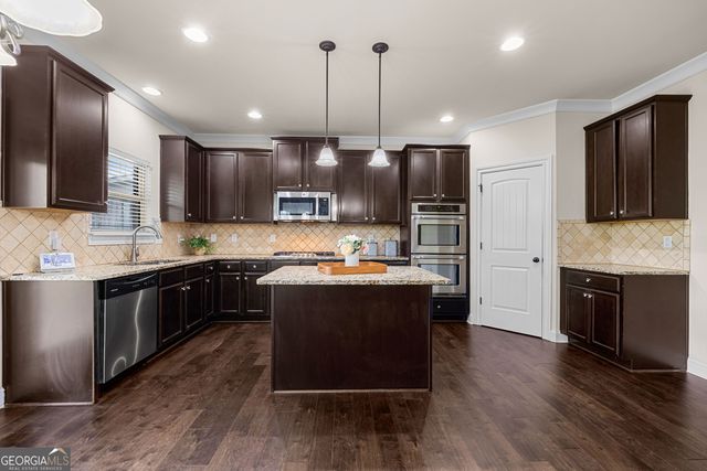 3256 Alhambra Circle, Hampton, GA 30228