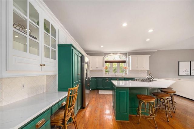 4528 W 140th Street, Leawood, KS 66224