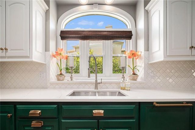4528 W 140th Street, Leawood, KS 66224
