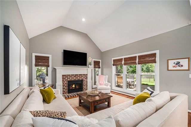 4528 W 140th Street, Leawood, KS 66224