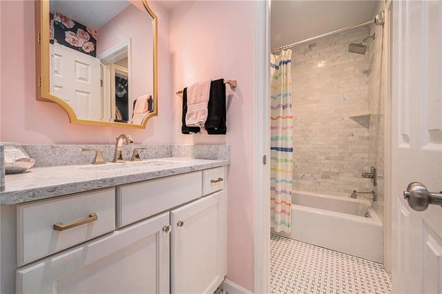 4528 W 140th Street, Leawood, KS 66224