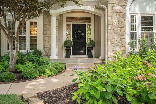 4528 W 140th Street, Leawood, KS 66224