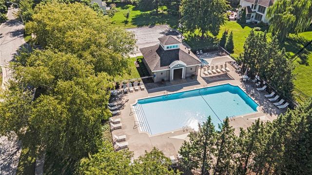 4528 W 140th Street, Leawood, KS 66224