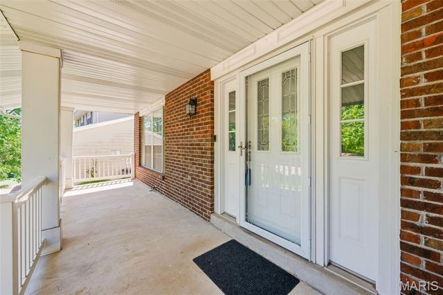 557 May Valley Drive, Fenton, MO 63026