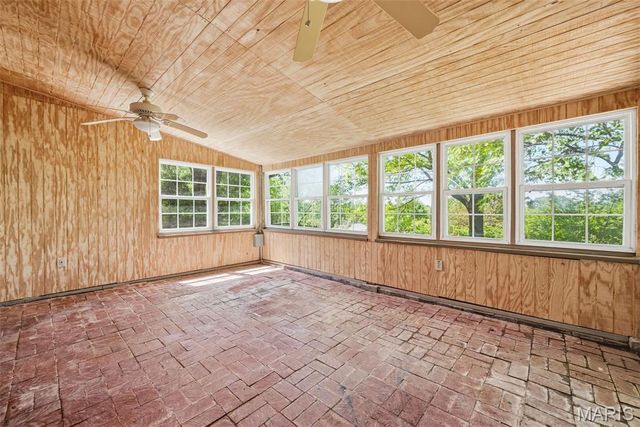 557 May Valley Drive, Fenton, MO 63026