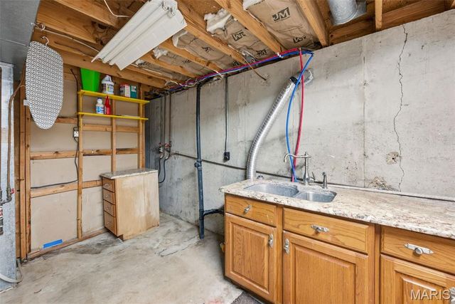 557 May Valley Drive, Fenton, MO 63026