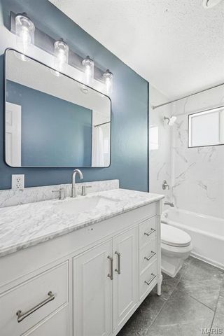 557 May Valley Drive, Fenton, MO 63026