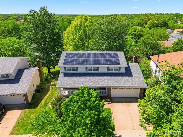 557 May Valley Drive, Fenton, MO 63026