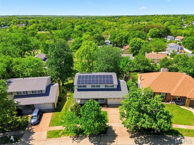 557 May Valley Drive, Fenton, MO 63026