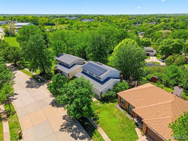 557 May Valley Drive, Fenton, MO 63026