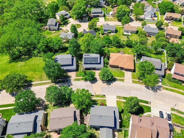 557 May Valley Drive, Fenton, MO 63026