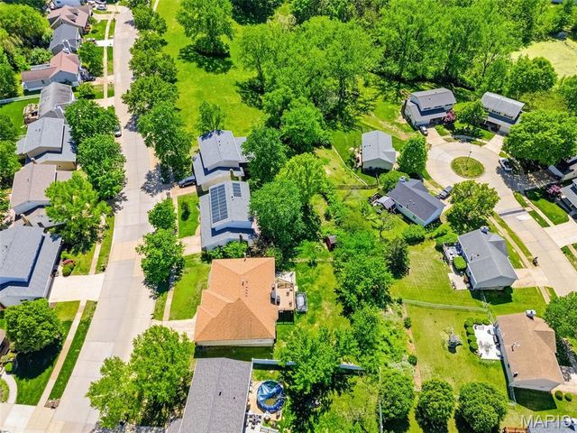 557 May Valley Drive, Fenton, MO 63026