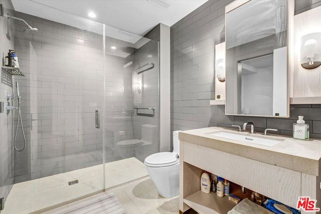 10777 WILSHIRE Boulevard 209, Los Angeles, CA 90024