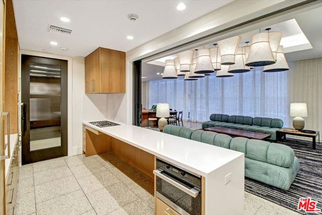 10777 WILSHIRE Boulevard 209, Los Angeles, CA 90024