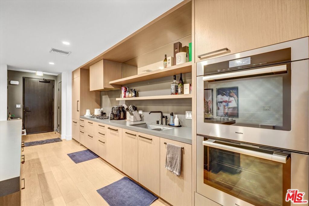 10777 WILSHIRE Boulevard 209, Los Angeles, CA 90024